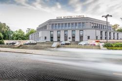 Boisko przy Domu Muzyki i Tańca - gen. Charlesa de Gaulle'a 17